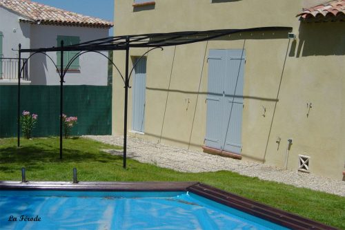 Pergola sur mesure en fer forgé forme vague décor arc 3 poteaux livrée prête à monter