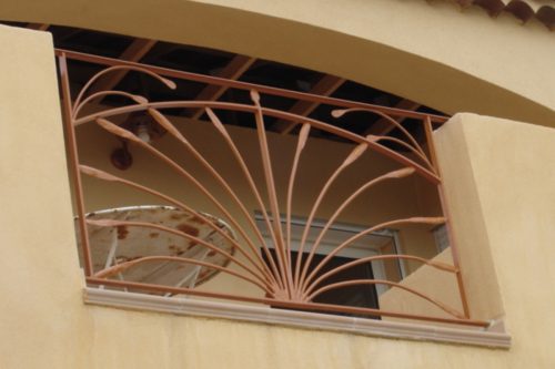 Garde-corps en fer forgé décor feuille balcon ou terrasse ou mezzanine à Istres