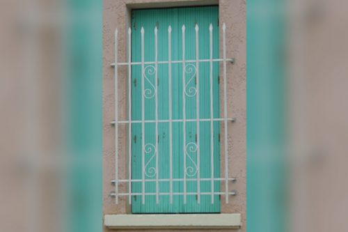 Grille de défense pour fenêtre