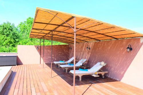 Pergola en fer forgé sur mesure pour terrasse piscine à Caumont sur Durance près d’Avignon