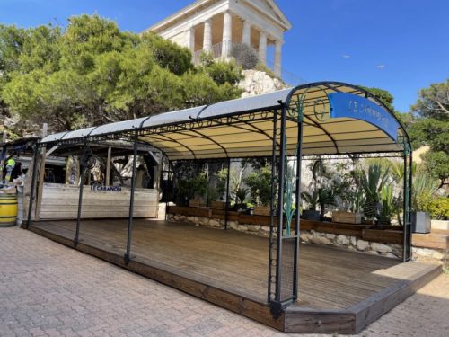 Fabrication d’une tonnelle sur-mesure avec bâche étanche pour restaurant à Marseille (13)