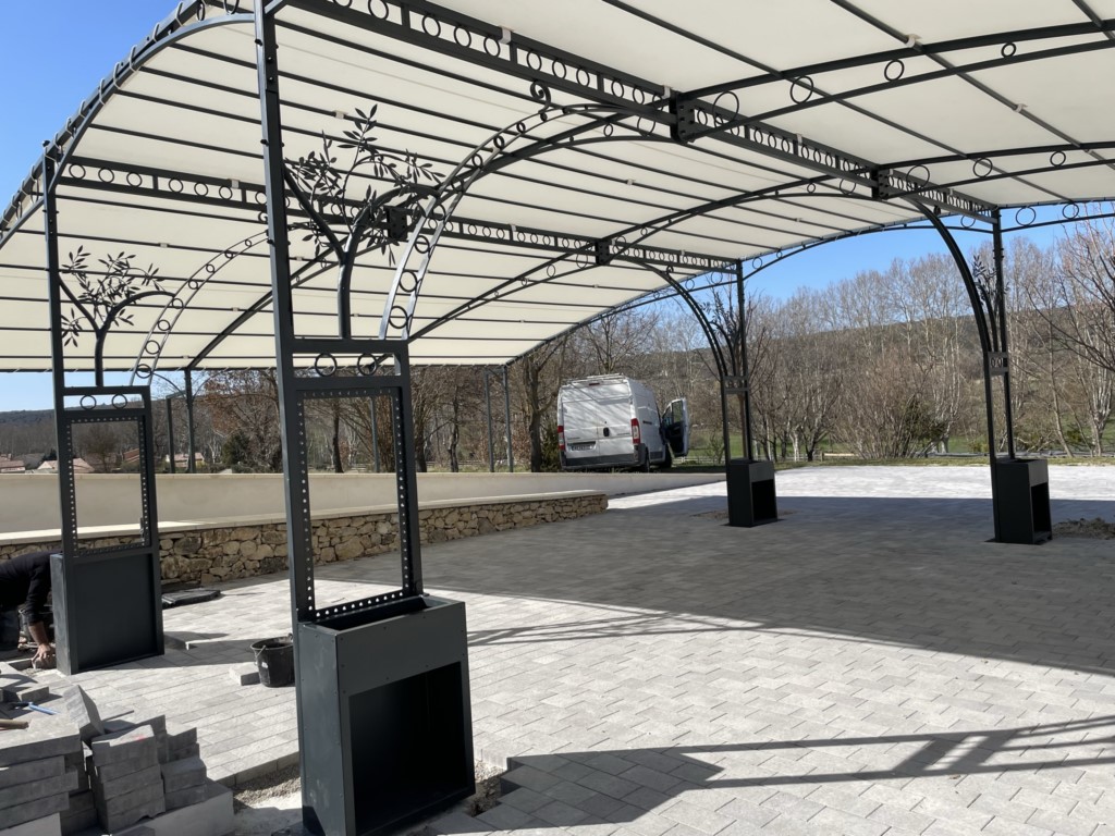 pergola mariage en fer forgé