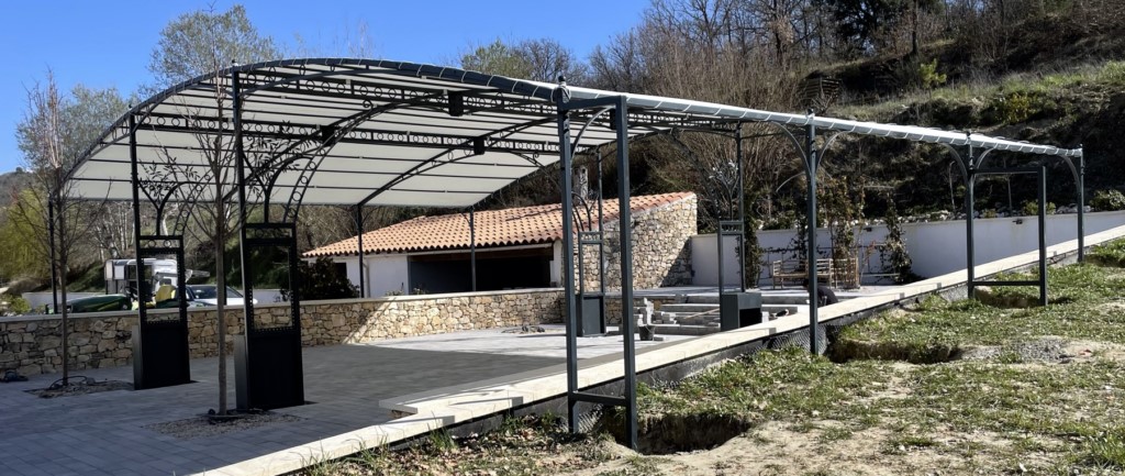 pergola mariage en fer forgé