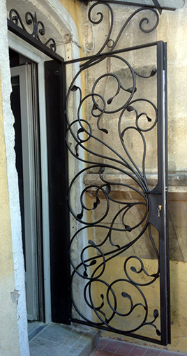 grille de sécurité en fer forgé style art déco