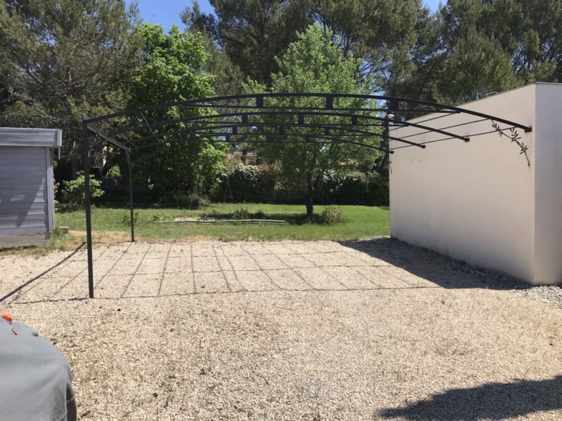 abri voiture en fer forgé sur mesure Vaucluse