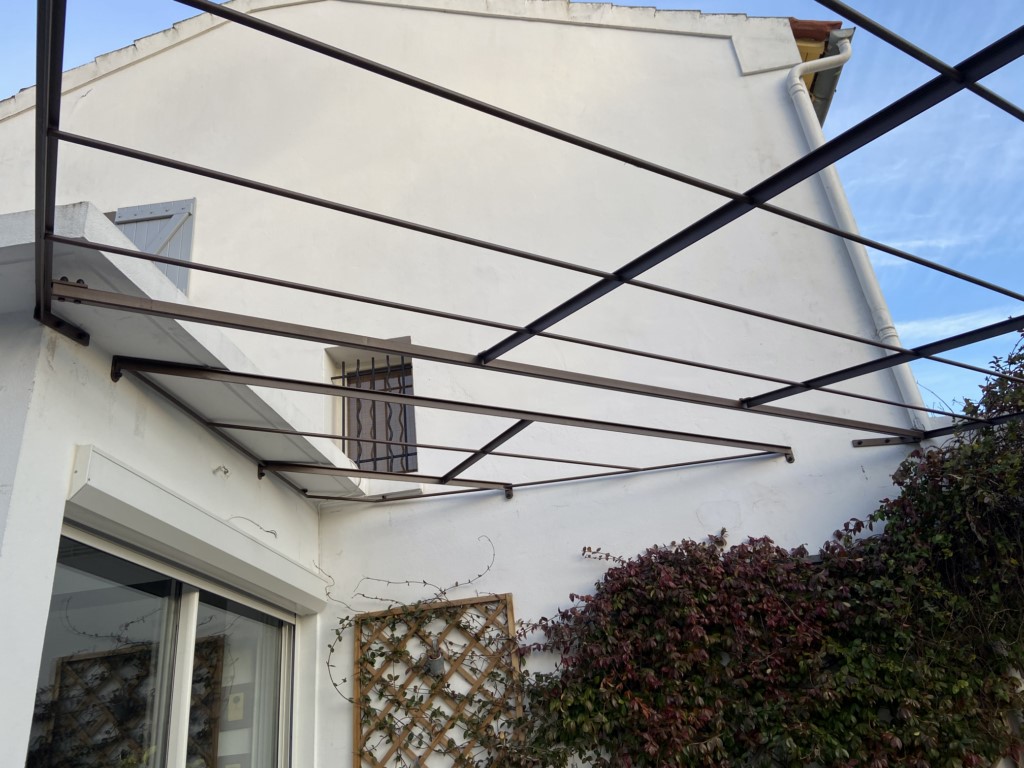 pergola sur mesure avec angle à l'Isle sur la Sorgue