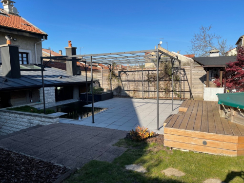 Tonnelle en fer forgé de jardin décor joncs installé en Meurthe et Moselle