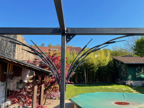 Tonnelle en fer forgé de jardin décor joncs installé en Meurthe et Moselle