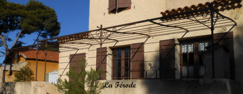 Pergola sur mesure pour terrasse non alignée avec décroché maison à Aix
