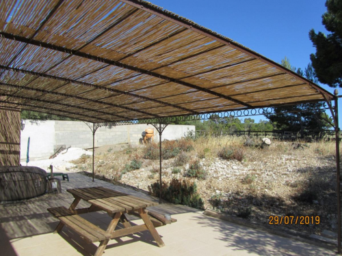 pergola en fer forgé sur mesure pour grande terrasse dans l'Aude