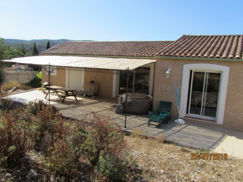pergola en fer forgé sur mesure pour grande terrasse dans l'Aude