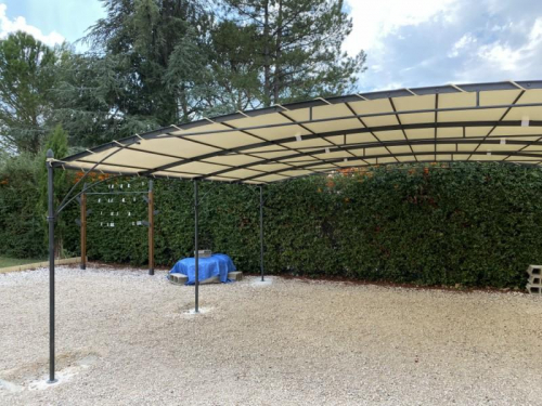 Abri voiture en fer forgé 6.00 x 5.00 installé à Mazan dans le Vaucluse