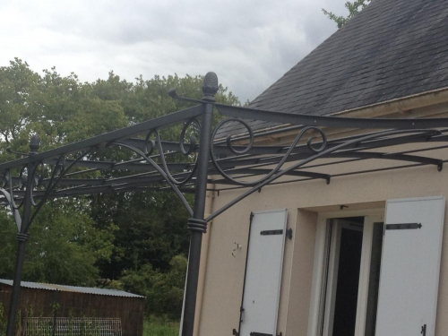 pergola en fer forgé sur mesure à Angers