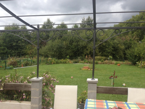 pergola en fer forgé sur mesure dans le Maine et Loire