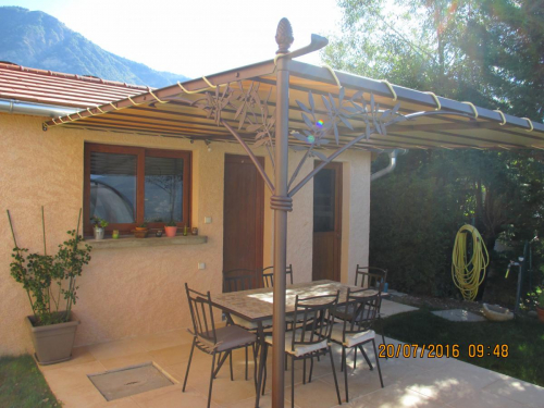 pergola sur mesure décor feuilles olivier Hautes Alpes
