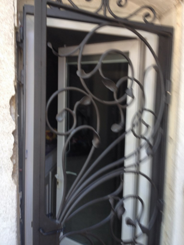 grille de sécurité en fer forgé porte entrée à Miramas
