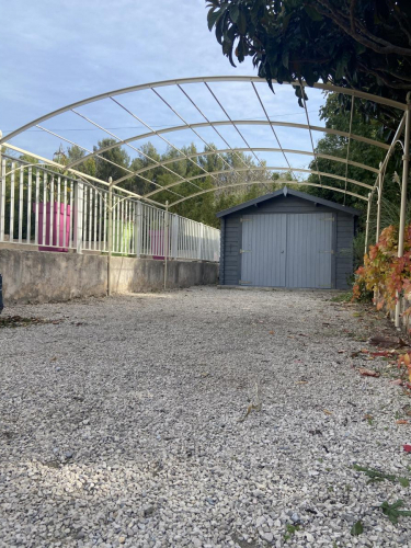 Abri voiture en fer forgé sur-mesure installé à Carry-le-Rouet (13)