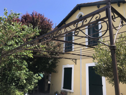 pergola fer forgé sur mesure à Mougins dans les alpes Maritime