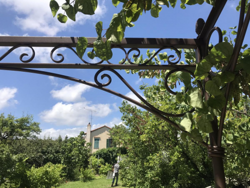 pergola fer forgé sur mesure à Mougins dans les alpes Maritime
