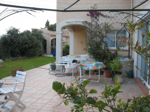 pergola en fer forgé pour angle maison à Martigues