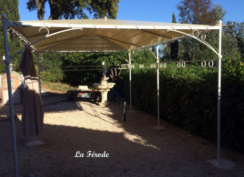 tonnelle fer forgé sur mesure à Bormes les Mimosas