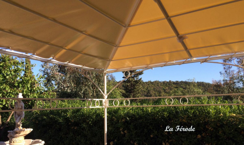 tonnelle fer forgé sur mesure à Bormes les Mimosas