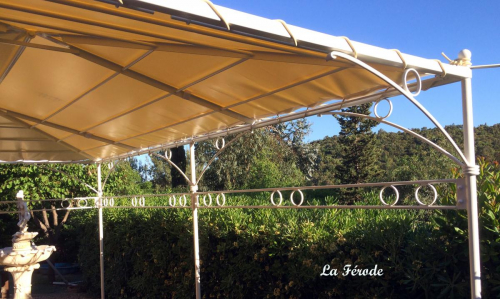 tonnelle fer forgé sur mesure à Bormes les Mimosas