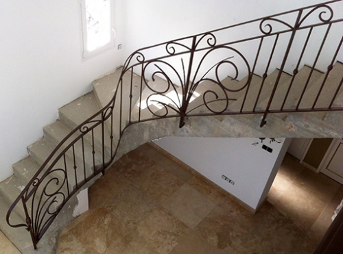 rampe d'escalier en  fer forgé sur mesure à Auriol