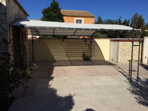 abri voiture en fer forgé à Saint-Martin-de-Crau (13)