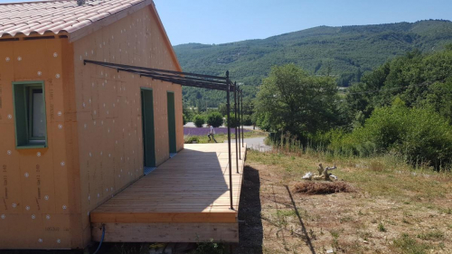 pergola fer forgé pour terrasse en bois Alpes de Haute Provence