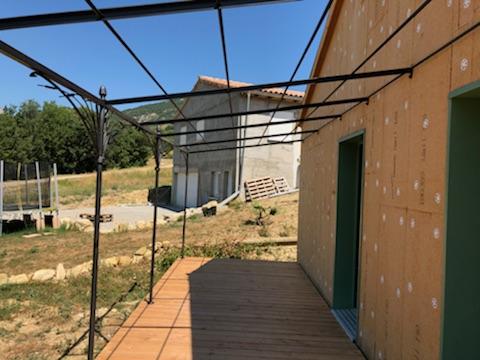 pergola fer forgé pour terrasse en bois Alpes de Haute Provence