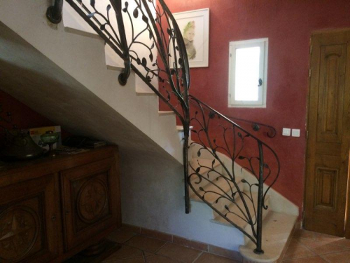 rampe en fer forgé sur mesure à rognes