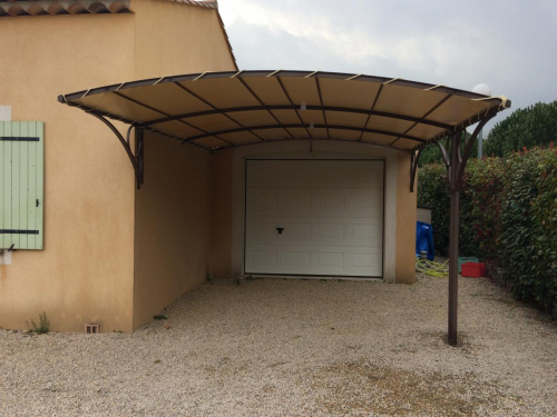 abri voiture sur mesure à Arles