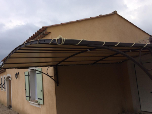 abri voiture sur mesure à Arles