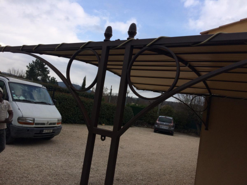 abri voiture sur mesure à Arles