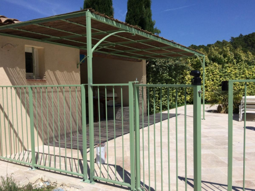 Garde-corps piscine à Bras dans le Var