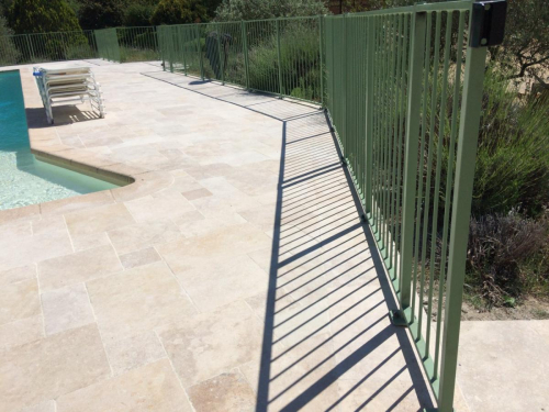 Garde-corps piscine à Bras dans le Var