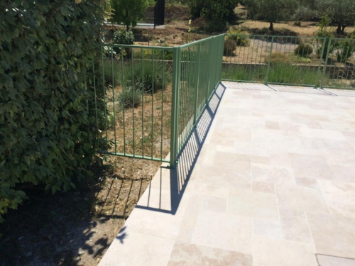 Garde-corps piscine à Bras dans le Var