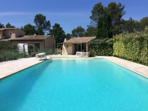 Garde-corps piscine à Bras dans le Var