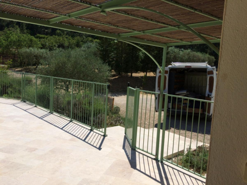 Garde-corps piscine à Bras dans le Var