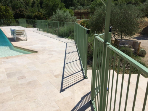 Garde-corps piscine à Bras dans le Var