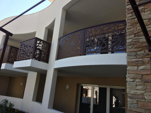 garde-corps moderne avec tôle décor à aix en Provence