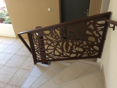 garde-corps moderne avec tôle décor à aix en Provence