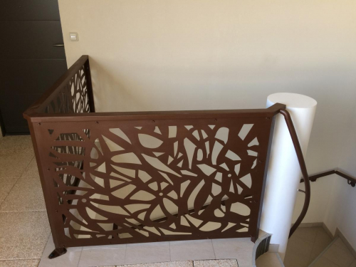garde-corps moderne avec tôle décor à aix en Provence