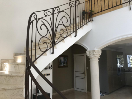 rampe d'escalier en  fer forgé sur mesure à Auriol