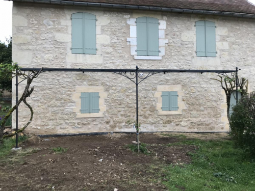 pergola en fer forgé en Dordogne