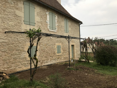 pergola sur mesure en fer forgé en Dordogne