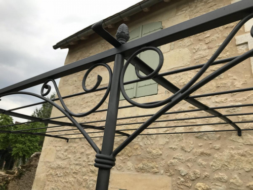 pergola sur mesure en fer forgé en Dordogne