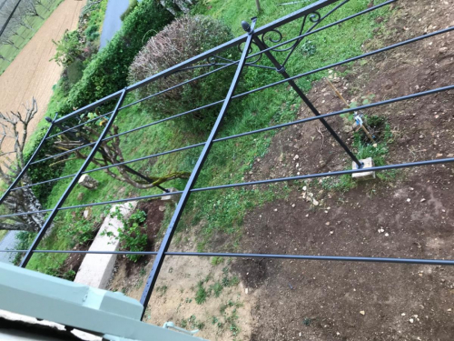 pergola en fer forgé en Dordogne