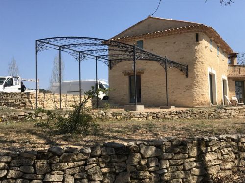 tonnelle en fer forgé sur mesure à Apt